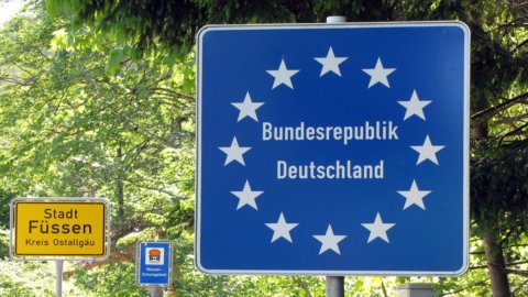 Coronavirus, in Germania frontiere chiuse: addio Schengen