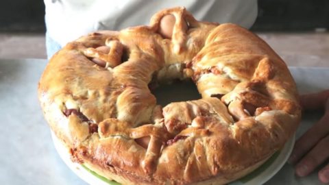 Casatiello: torta pasquale rustica fra religione e napoletanità