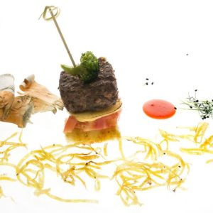 Fabrizia Meroi のレシピ: 鹿肉バーガー、バーチ オイル、ローズヒップ ケチャップ