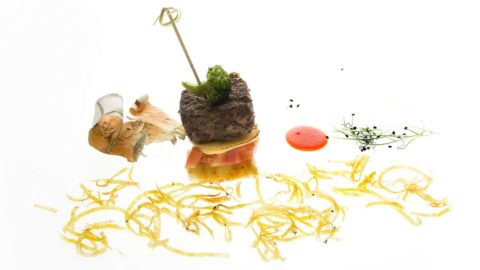 La ricetta di Fabrizia Meroi: hamburger di cervo, olio di betulla, ketchup di rosa canina