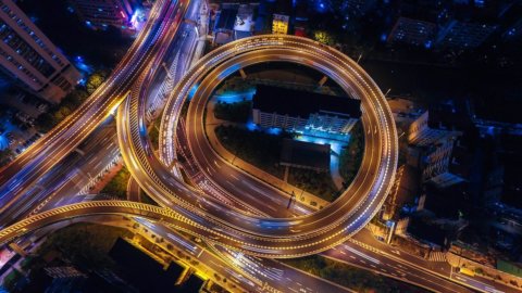 Çantaların başı dertte ama Atlantia dörtnala gidiyor. Petrol toparlanıyor