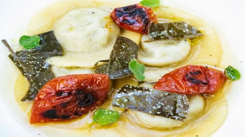 La ricetta di Martina Caruso:  bottoni di melanzane, brodo di nepitella foglie di cappero