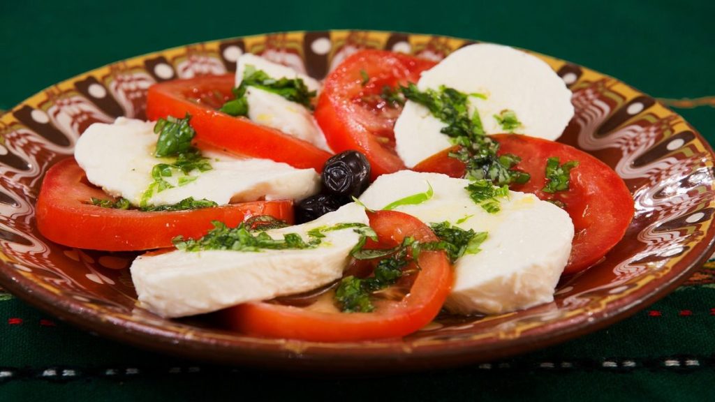 muzzarella y tomate caprese