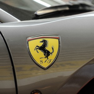 Ferrari in utile nel III trimestre, il titolo corre