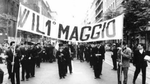 Premier Mai, Fête du Travail : origines, histoire et signification. Tout a commencé avec la grève de huit heures de 1886 aux États-Unis.