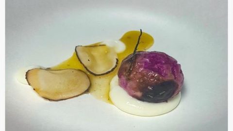 Rezept von Davide Puleio: gegrillte Radieschen mit Robiola di Roccaverana und Topinambur