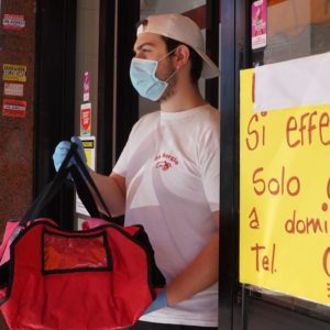 Bar e ristoranti, si riparte ma solo con take away e food delivery