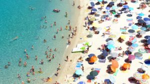 Spiaggia affollata