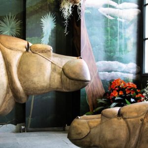 Una famiglia di ippopotami: set di un bagno del mondo stravagante di Les Lalannes