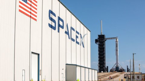 Sulla Luna con Elon Musk: la Nasa sceglie SpaceX