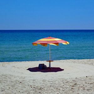 Estate, tutti al mare ma solo 3 su 10 scelgono la vacanza green: l’indagine di Altroconsumo