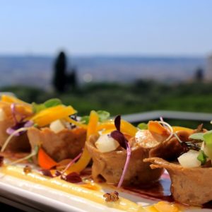 La receta de Stefano Marzetti: pasta de trigo quemado, queso, pimienta y almendras