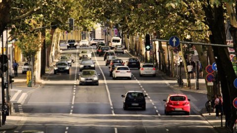 Traffico, l’Italia torna a viaggiare su strada secondo Infoblu Mobility Trend