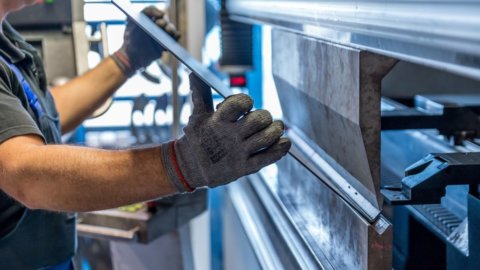 L’industria va: consumi elettrici superiori a un anno fa