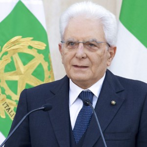 Mattarella: “Fra poco lascerò. Offensivo rifiutare i vaccini”