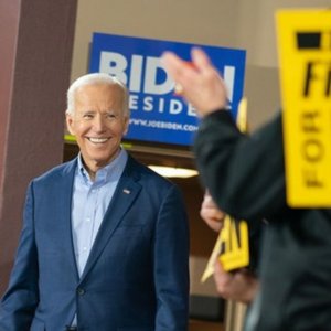 Biden devant mais c'est pour ça que la bourse ne le craint plus