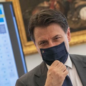 Stati generali, Conte: “Pensiamo di abbassare un po’ l’Iva”