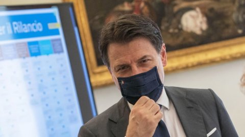 Stati generali, Conte: “Pensiamo di abbassare un po’ l’Iva”