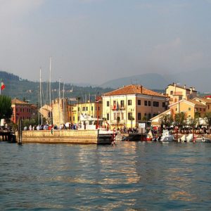 Camino del Bardolino: رحلة عبر المناظر الطبيعية ومزارع الكروم في Garda