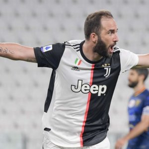 Juve fa poker e allunga, la Lazio cerca il riscatto con la Fiorentina