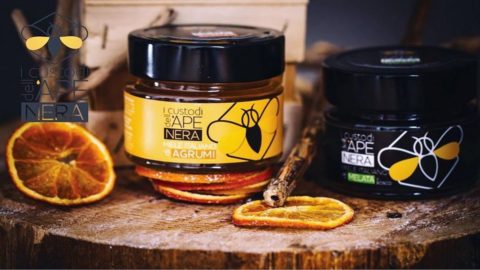 Black bee honey, nature rhymes with quality on Etna