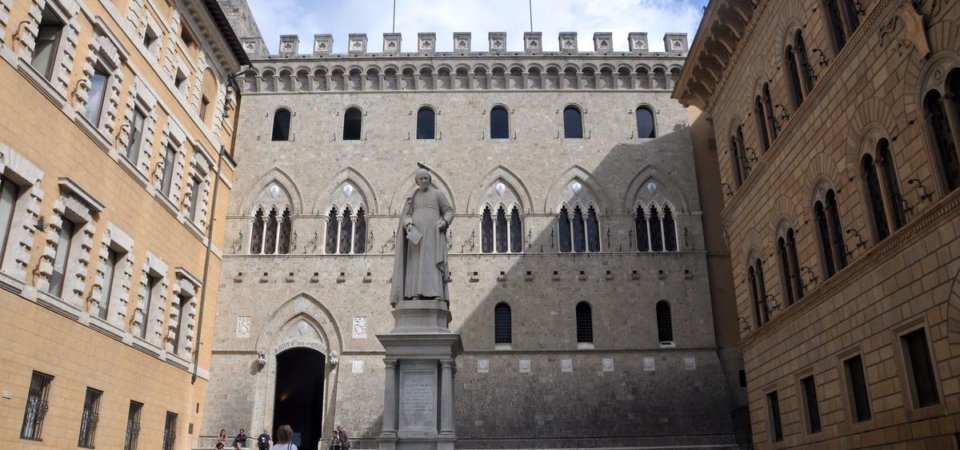 Borsa oggi 13 maggio: Milano sopra i 40mila punti con banche e auto, corre Mps – DIRETTA