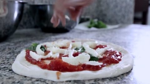 同志の反対注文：「本当の」ピザは電気オーブンで作ることができます