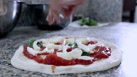 Contrordine compagni: la pizza “verace” si può fare nel forno elettrico