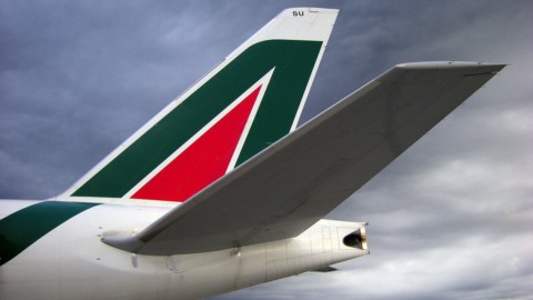 Alitalia, il marchio va all’asta: si parte da 290 milioni