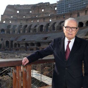 Ennio Morricone telah meninggal: selamat tinggal pada komposer hebat