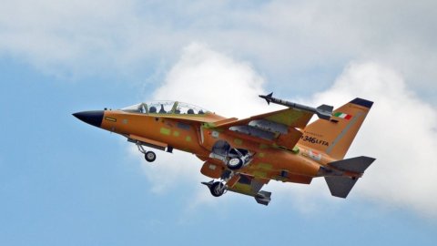 Leonardo, primeiro voo do M-346 com radar Grifo