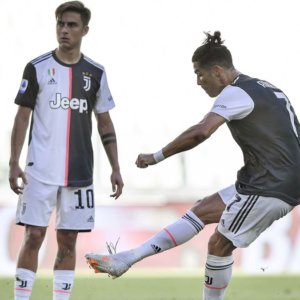 Juve mulțumește Romei: acum punct de meci pentru Scudetto cu Lazio