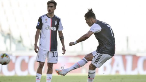 Crollo Lazio, la Juve vola a +7