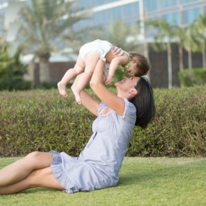 Mamme lavoratrici, il prestito ad hoc di Intesa Sanpaolo