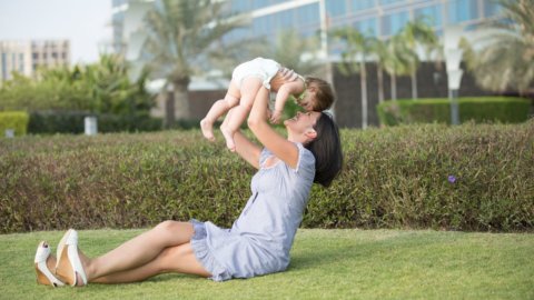 Mamme lavoratrici, il prestito ad hoc di Intesa Sanpaolo