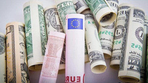 BORSE OGGI 23 SETTEMBRE – Il rialzo dei tassi mette alle corde i listini azionari e il dollaro schiaccia l’euro