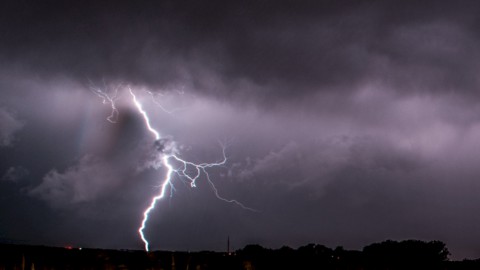 Meteo, stop al caldo (per ora): inizio settimana con piogge e temporali, poi torna il sole