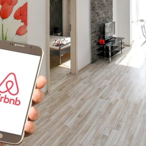 Airbnb, rekor IPO: sudah bernilai 100 miliar