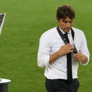 Kejutan Inter: mereka kalah di Europa League dan Conte juga