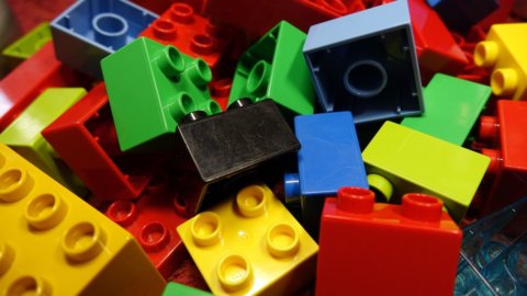 Legonomia: la finanza spiegata con i mattoncini