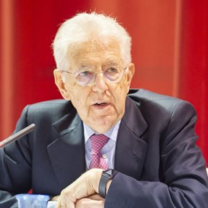 Covid, Monti dirigera la super commission de l'OMS