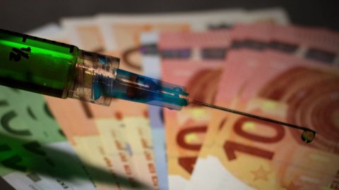 Borse in bilico tra rischi di lockdown e avvio dei vaccini