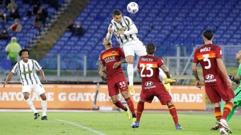 En Roma CR7 vuela al cielo y salva a la Juve, ok Milán y Nápoles