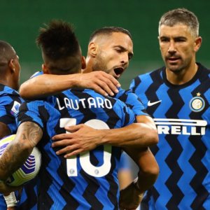 L'Inter et l'Atalanta volent, Lazio ko