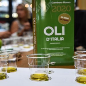 Oils of Italy 2020: minyak zaitun extra virgin Italia terbaik, Puglia dan Calabria di podium