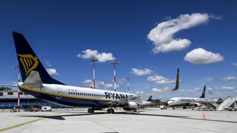 Ryanair: 273 milioni di rosso, ma il titolo decolla