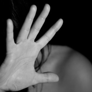 Donne vittime di violenza, 3 proposte di legge per l’inserimento nel lavoro