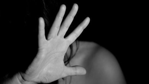 Donne vittime di violenza, 3 proposte di legge per l’inserimento nel lavoro