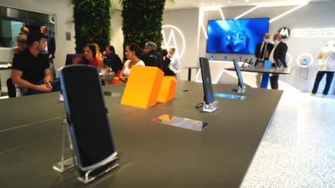Lenovo sfida Apple: a Milano apre il primo store europeo