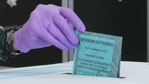 Referandum: Evet kazandı, ancak Hayır net bir şekilde geri döndü